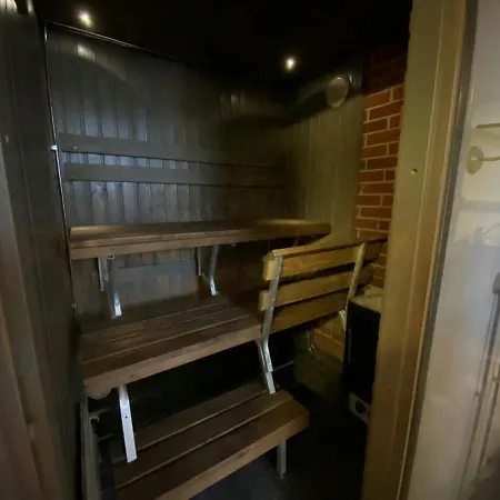 Apartment Spacious For 6 With Sauna